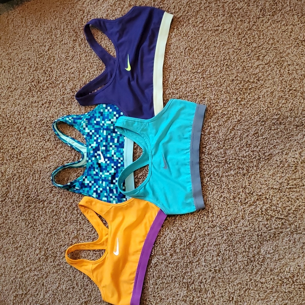 Nike sports bras, size M. Excellent used condition!